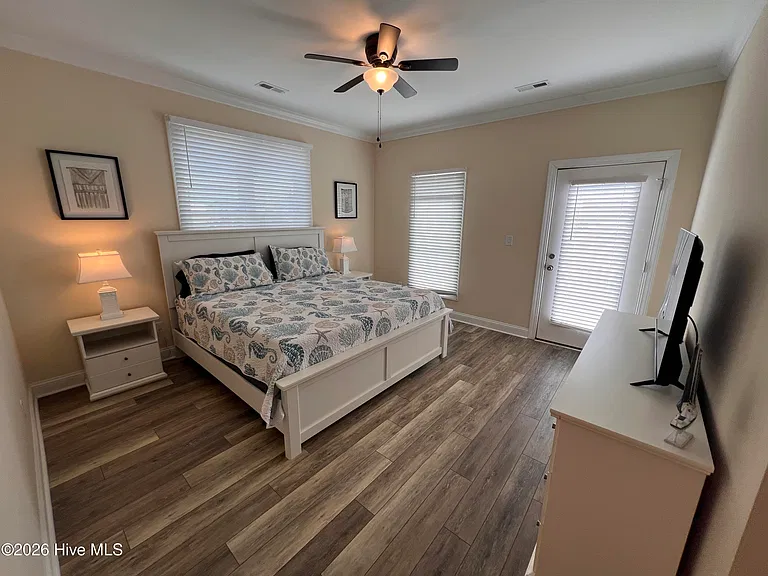 3307 Emerald Dr #EAST — Photo 10