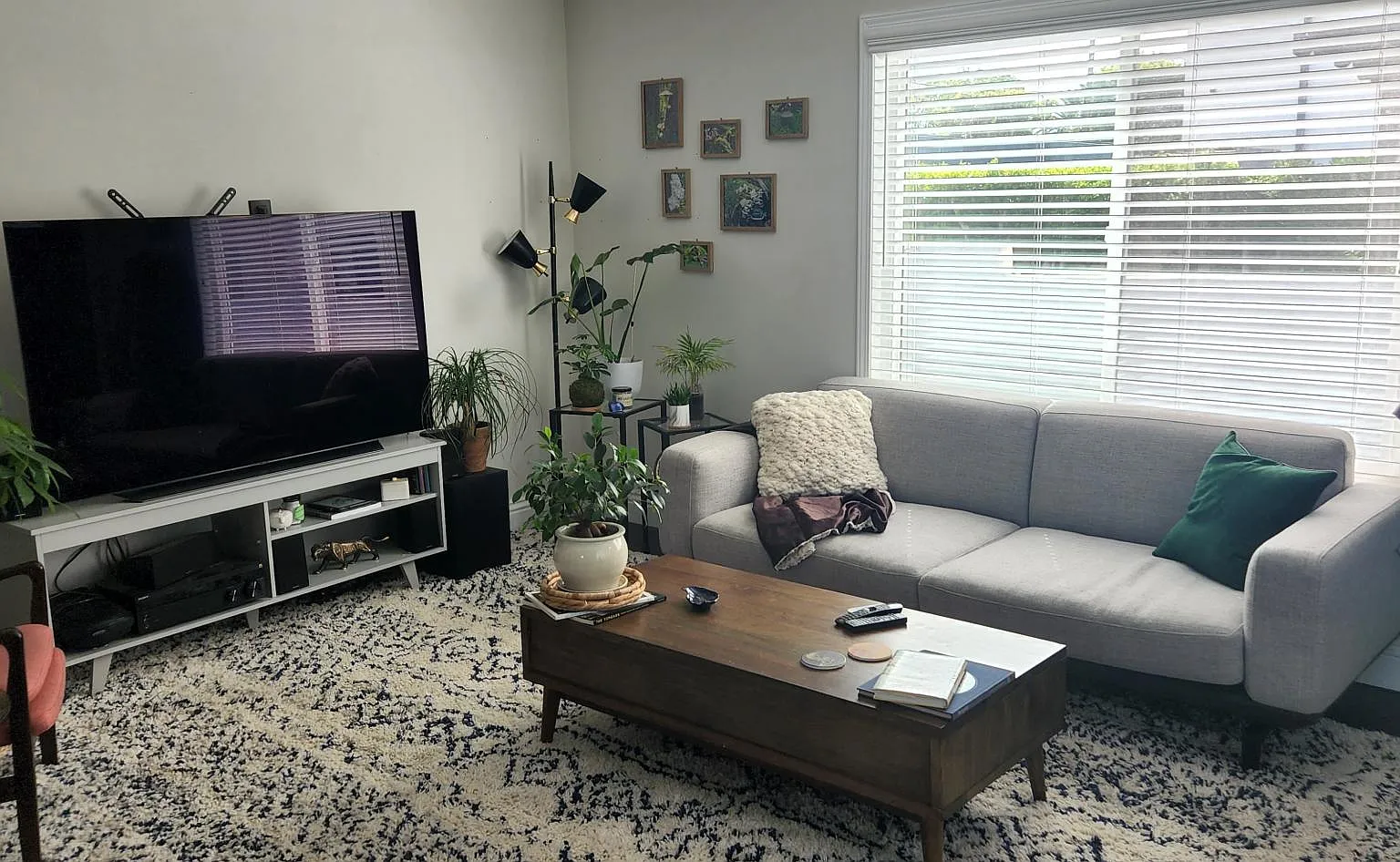 520 1/2 N Poinsettia Pl — Photo 3