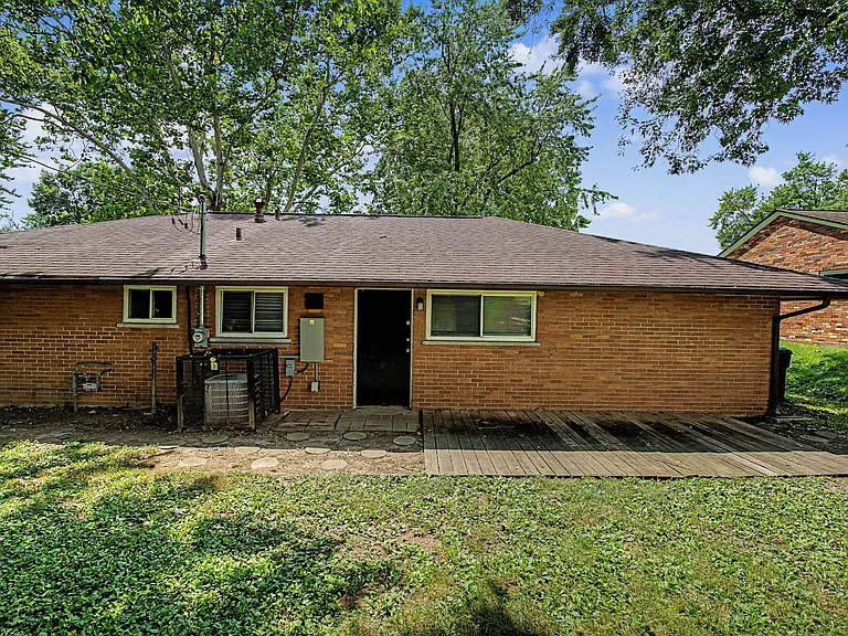 4606 Winchester Dr — Photo 7