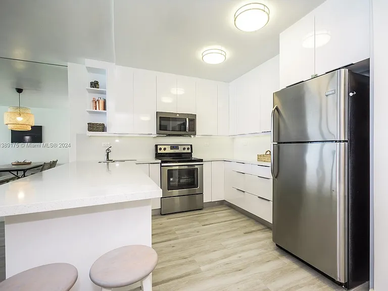 5601 Collins Ave #1204 — Photo 3