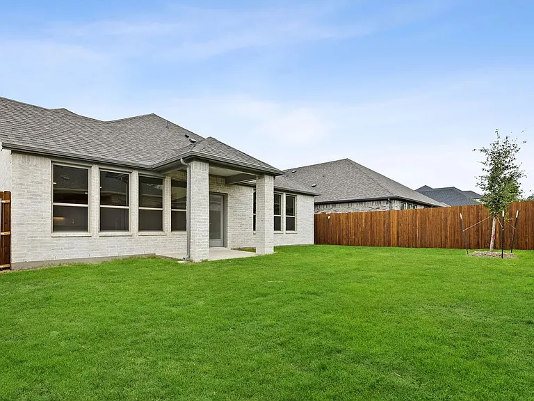 1111 Birchwood Ln — Photo 9