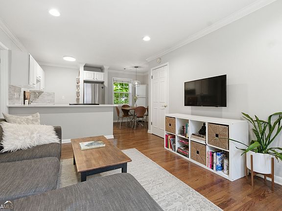 5th image of 830 Greenwood Ave NE APT 8