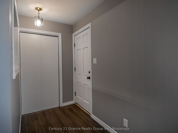 3rd image of 55 Wellington St E