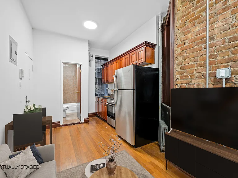 144 W 109th St #1W — Photo 2