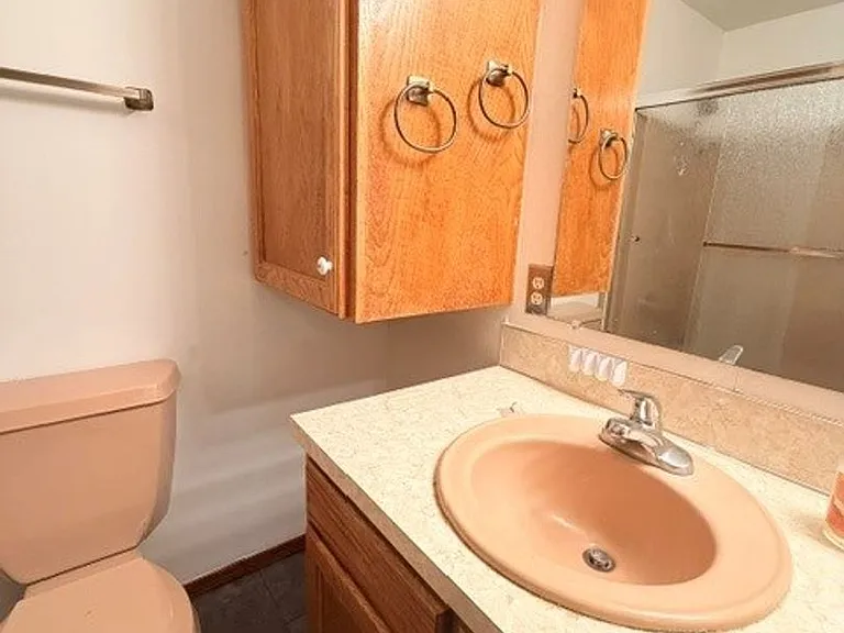 751 Catron St N — Photo 32