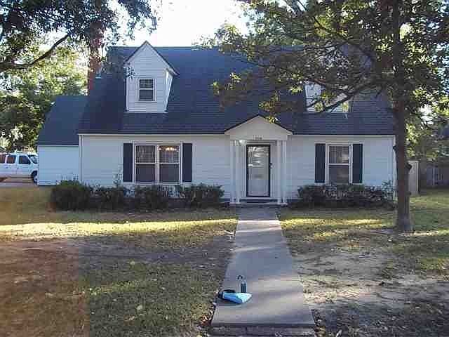 1st image of 2415 Gladys Ave
