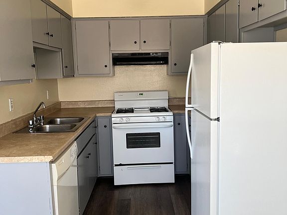 4th image of 401 Dorado Pl SE APT D