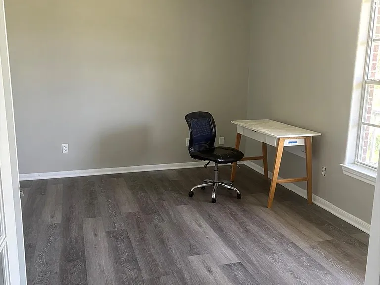 211 Oaks Grande Rd — Photo 10