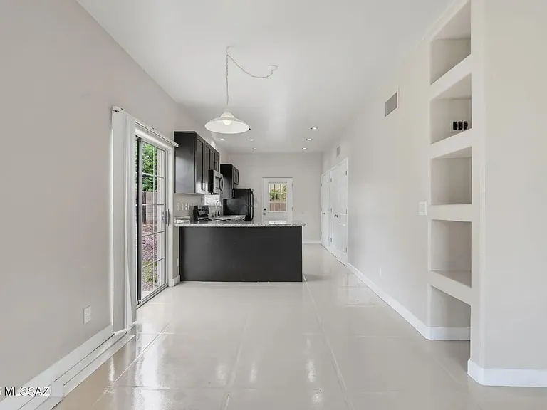 2862 N Tyndall Ave #2 — Photo 19