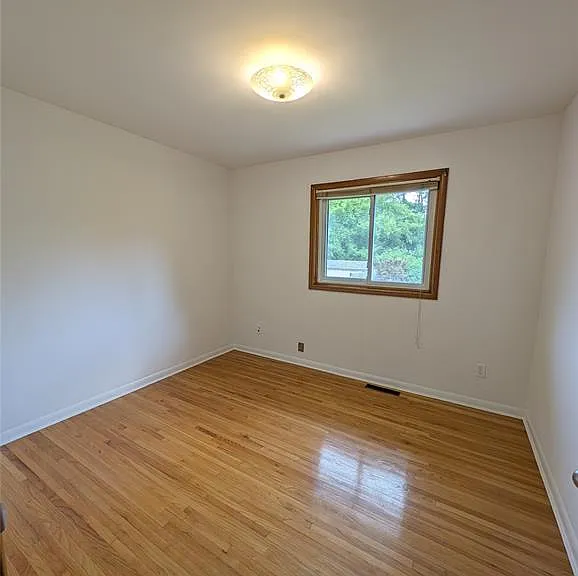 1867 Kent St — Photo 15