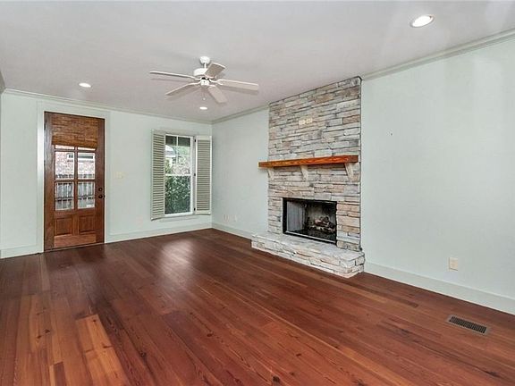 4th image of 4 Rose Ave