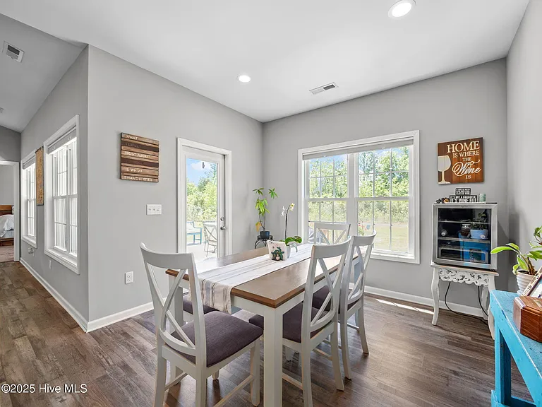 512 Hazelwood Dr — Photo 8