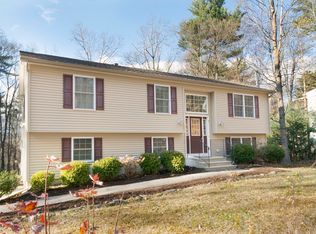 7 Knollwood Rd, Brimfield, MA 01010