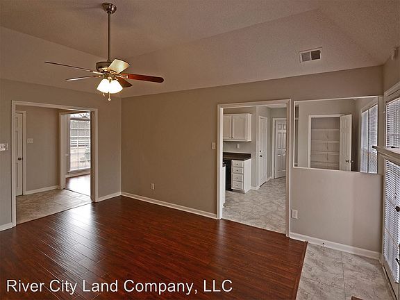4th image of 8136 Meadow Vale Dr