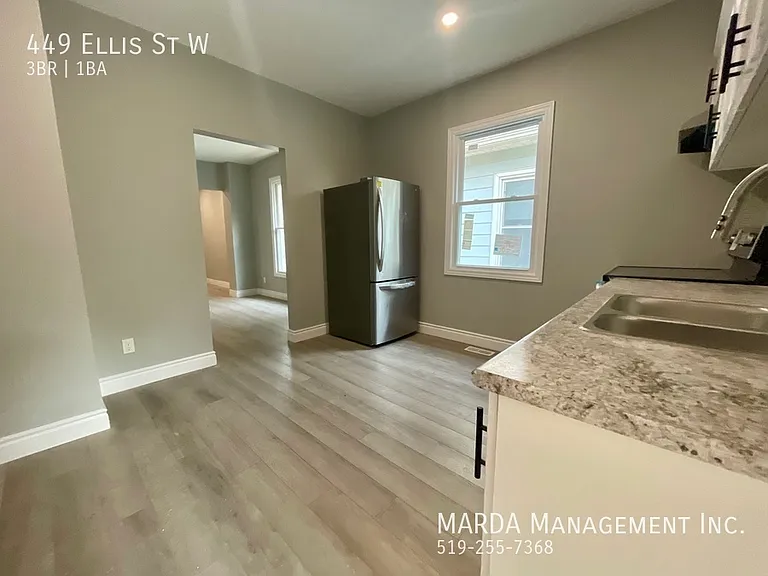 449 Ellis St W — Photo 8