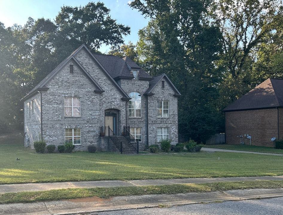 2nd image of 5662 Victoria Dr