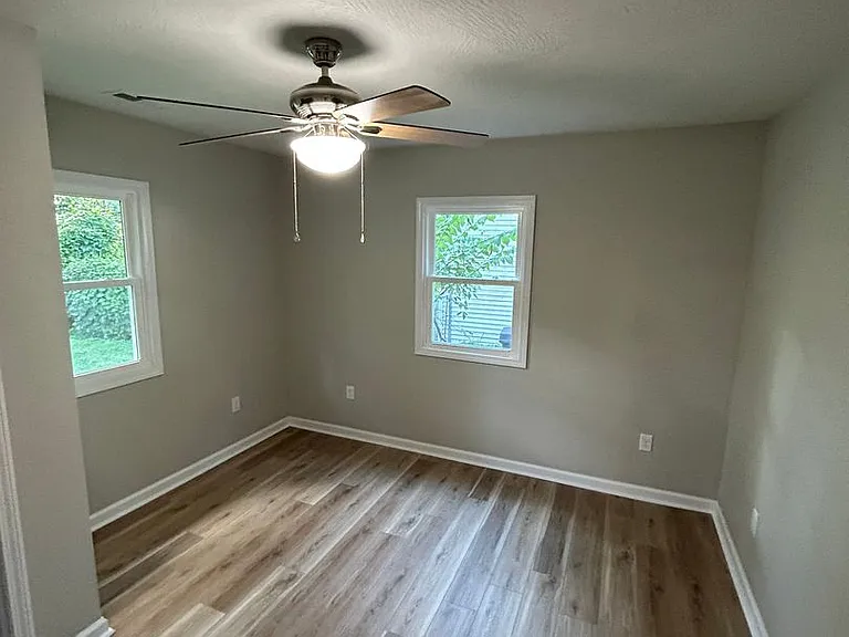 1202 S Willow Ln — Photo 6