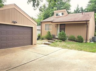 1652 Country Hill Ln, Ballwin, MO