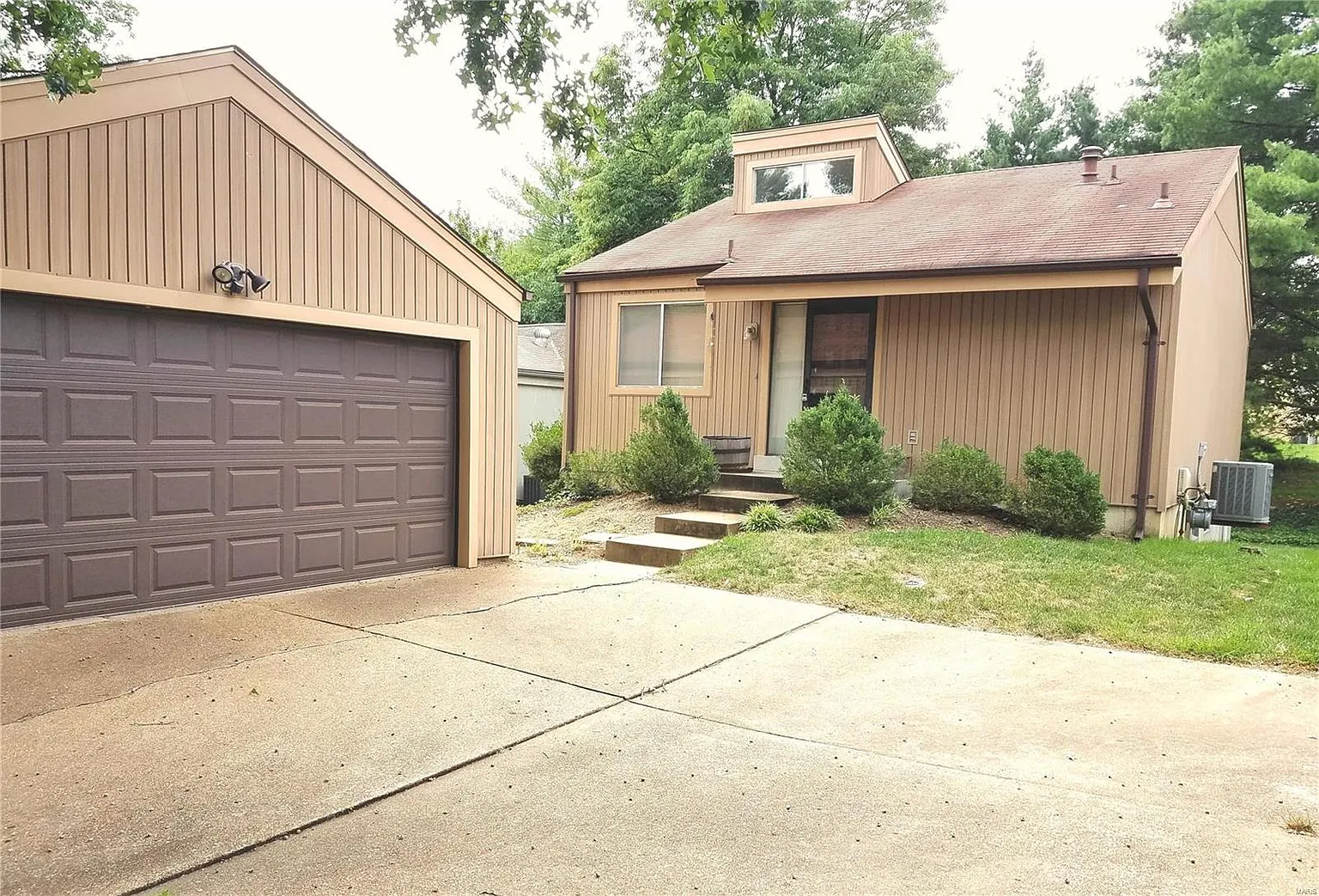 1652 Country Hill Ln photo 1