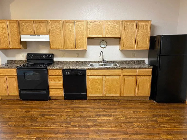 127 E Rives St — Photo 2