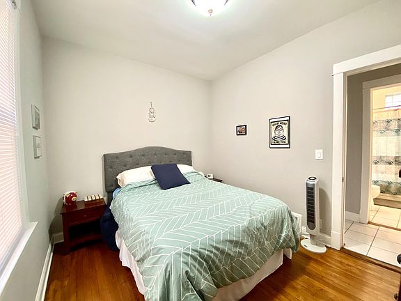 5th image of 2124 W Berteau Ave