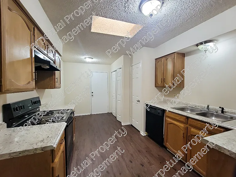 1714 Magnolia Ln — Photo 9