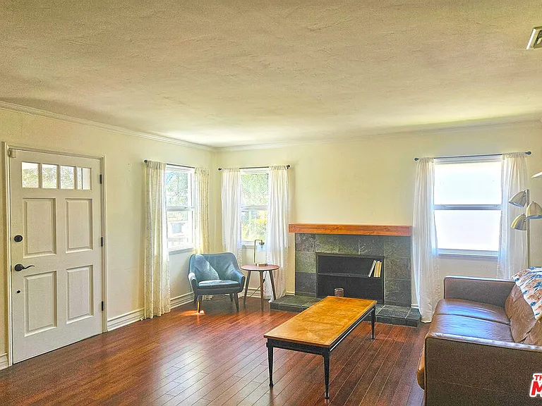 436 N Cordova St — Photo 5