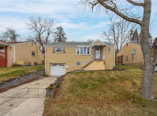 1374 Kinmount St, Pittsburgh, PA 15205