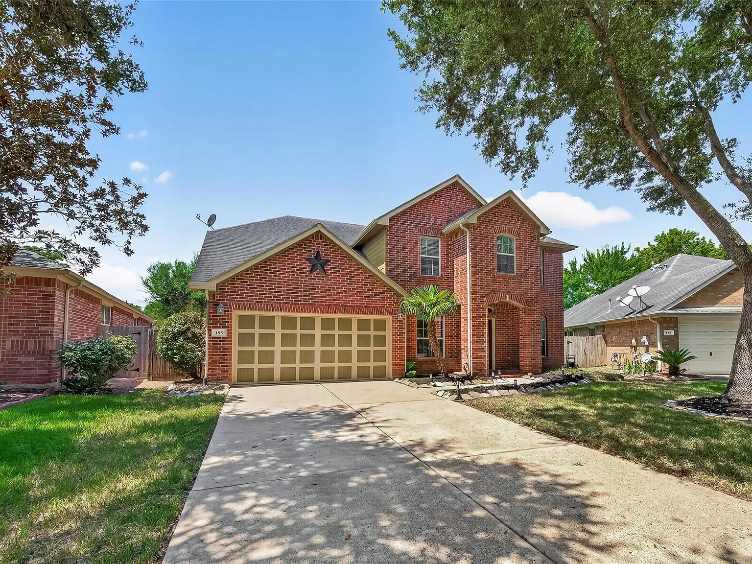 4 bed, 2.5 bath, 2443 sqft, $2,500 — Photo 2