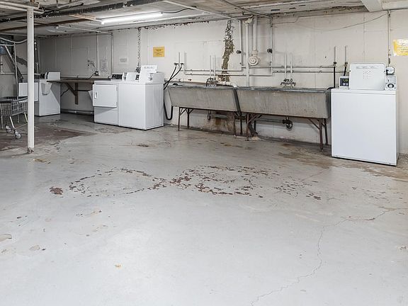 5th image of 1543 Harlem Ave APT 3W