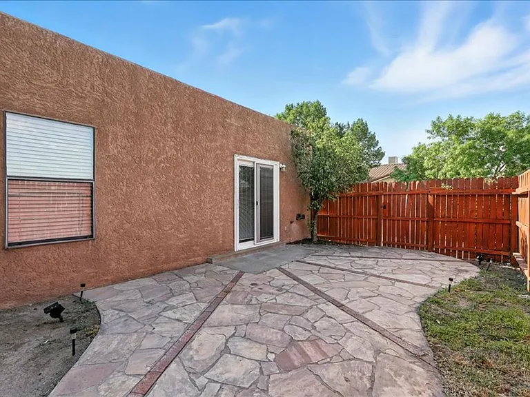 7901 Cockatoo Ln NE — Photo 24