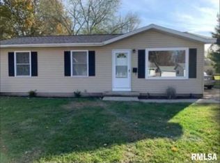 13 Sommerset Dr, Jacksonville, IL 62650