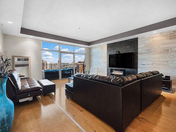 5th image of 106 W Seeboth STREET #616