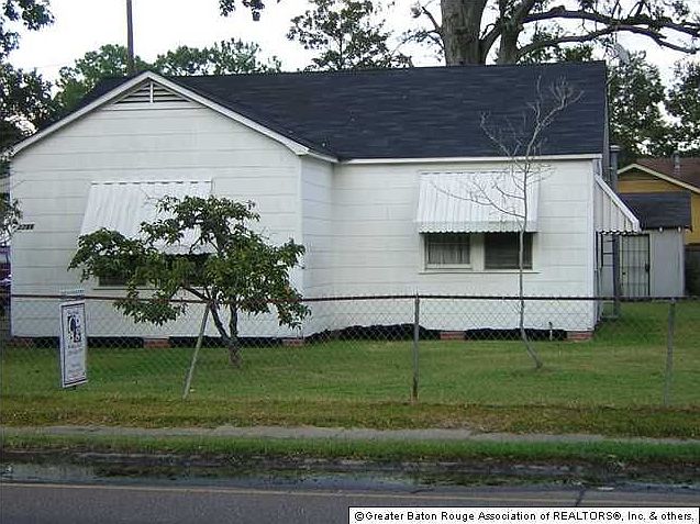 1st image of 2786 N Acadian Thwy W