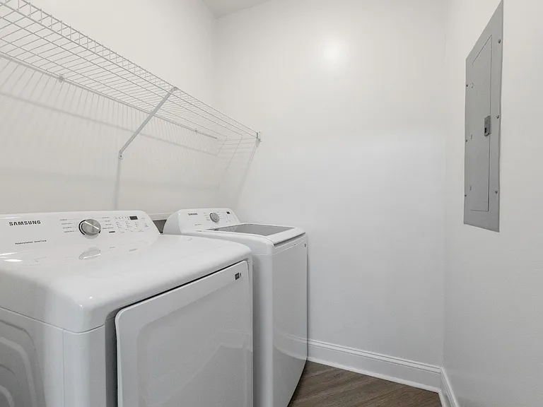 The Regent Apartment Homes — Photo 24