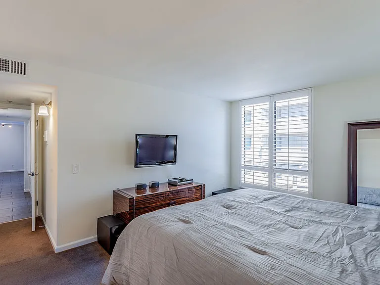 7320 Hawthorn Ave #213 — Photo 11