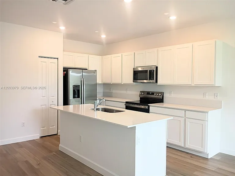 868 SE Grovebush Ln — Photo 8