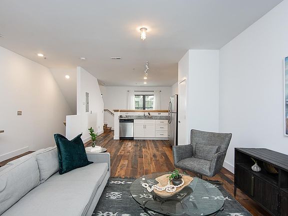5th image of 1225 4th Ave S #1239