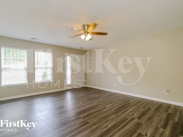 1716 Northside Dr — Photo 3