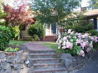 8495 SW Cashmur Ln, Portland, OR 97225