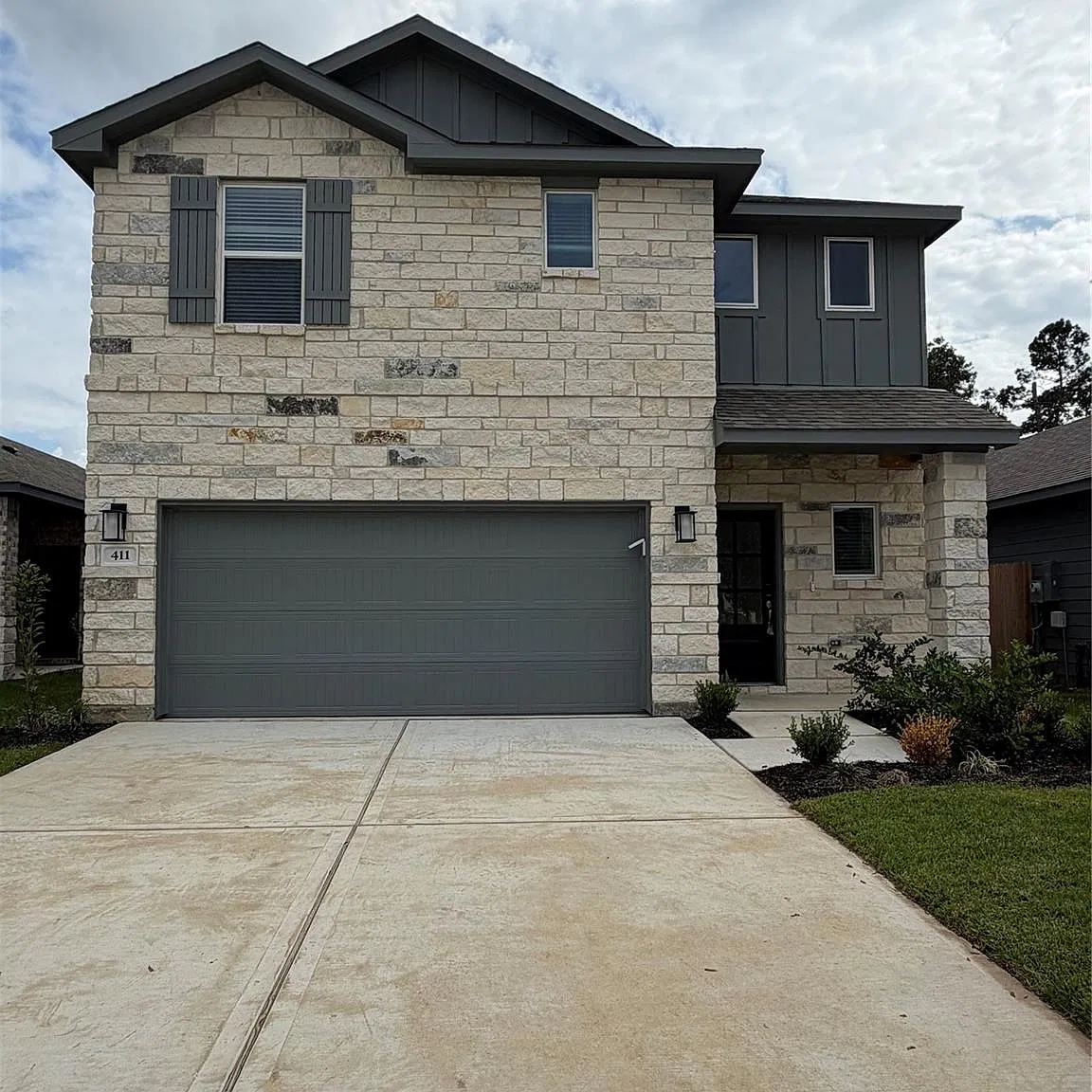 4 bed, 2.5 bath, 2255 sqft, $2,400 — Photo 2