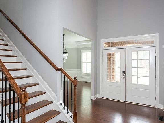 3rd image of 2563 Walden Estates Dr