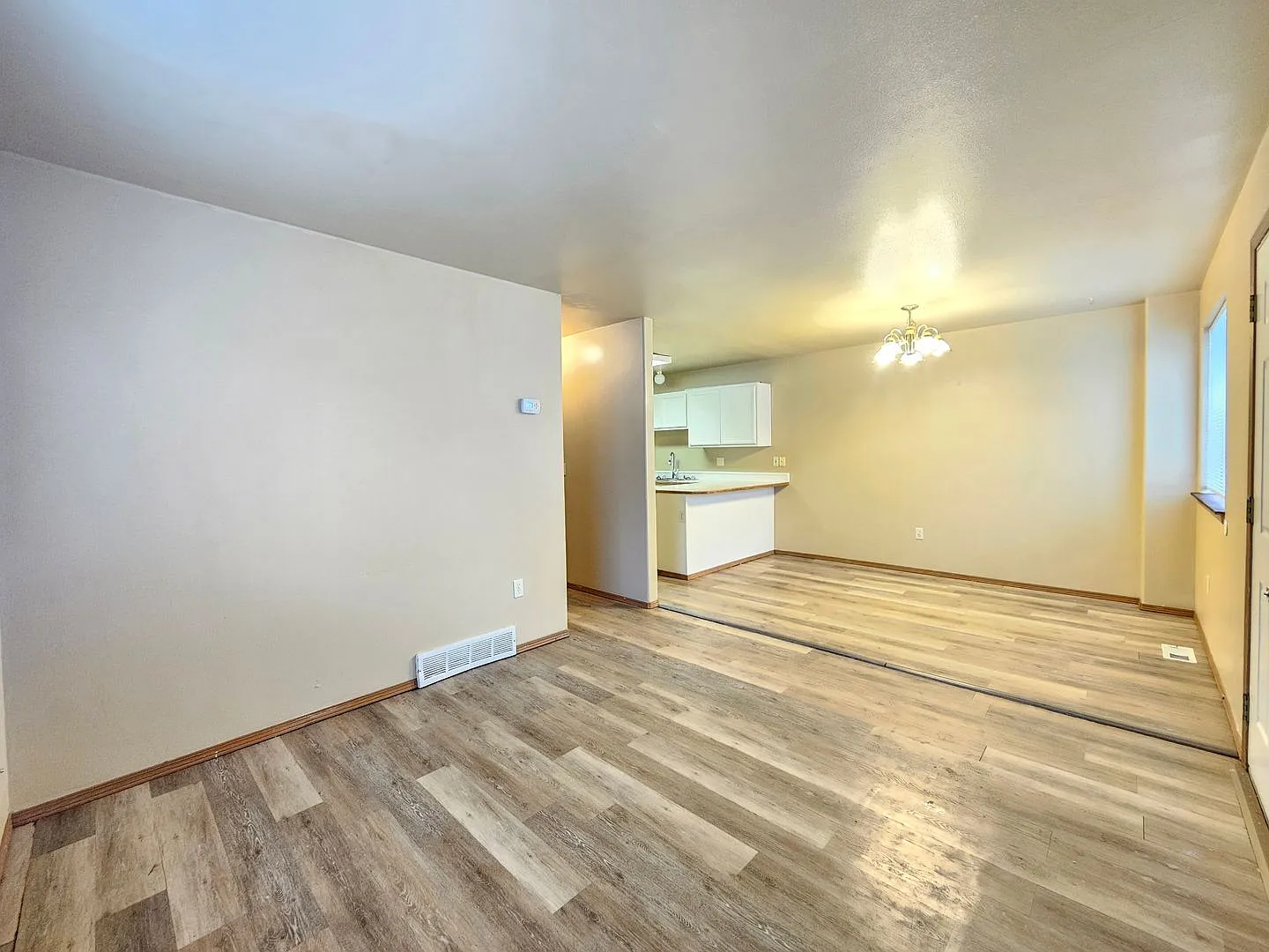 407 E 8th Ave — Photo 3