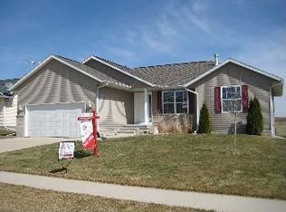 915 Alexis Ln, Marion, IA 52302