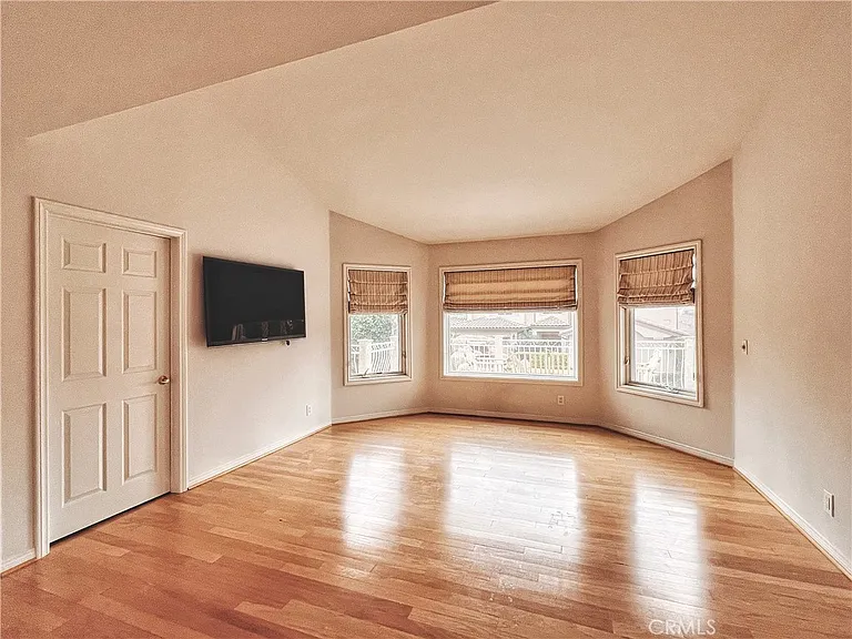289 S Owens Dr — Photo 13