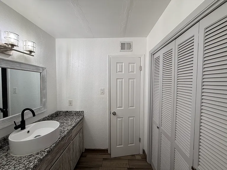 225 Zenith Dr #B — Photo 22