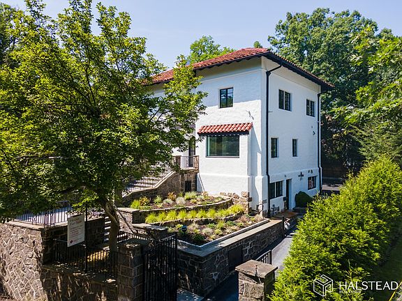 4th image of 4401 Manhattan College Pkwy