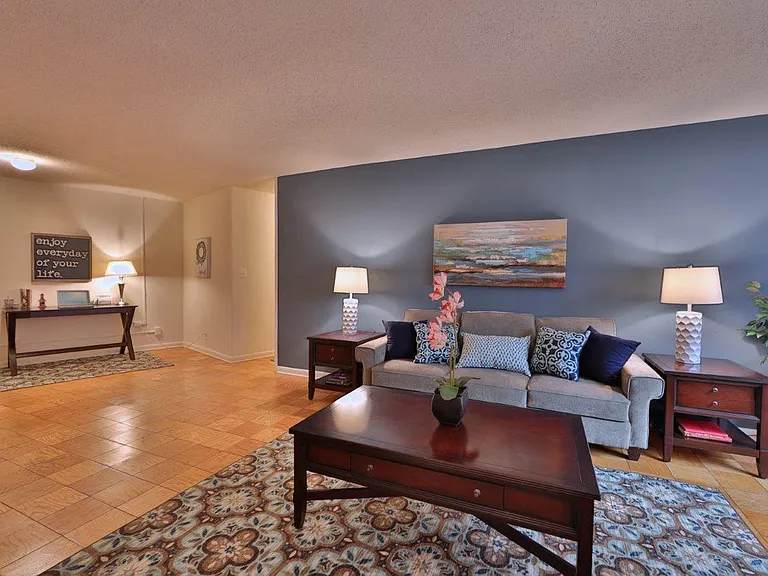 The Carlyle Apartment Homes — Photo 8