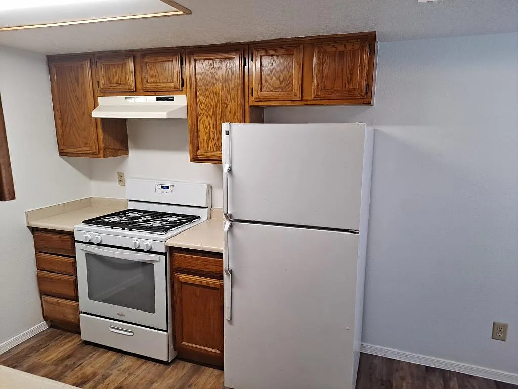 Totally Updated 2 Bedroom Apt. off Cul-de-sac in Rio Rancho — Photo 3