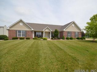 1405 Swan Ct, Swansea, IL